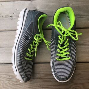 Women's 9.5 Propet Active Walking Shoes Billie W5100  Grey Lime Green Running